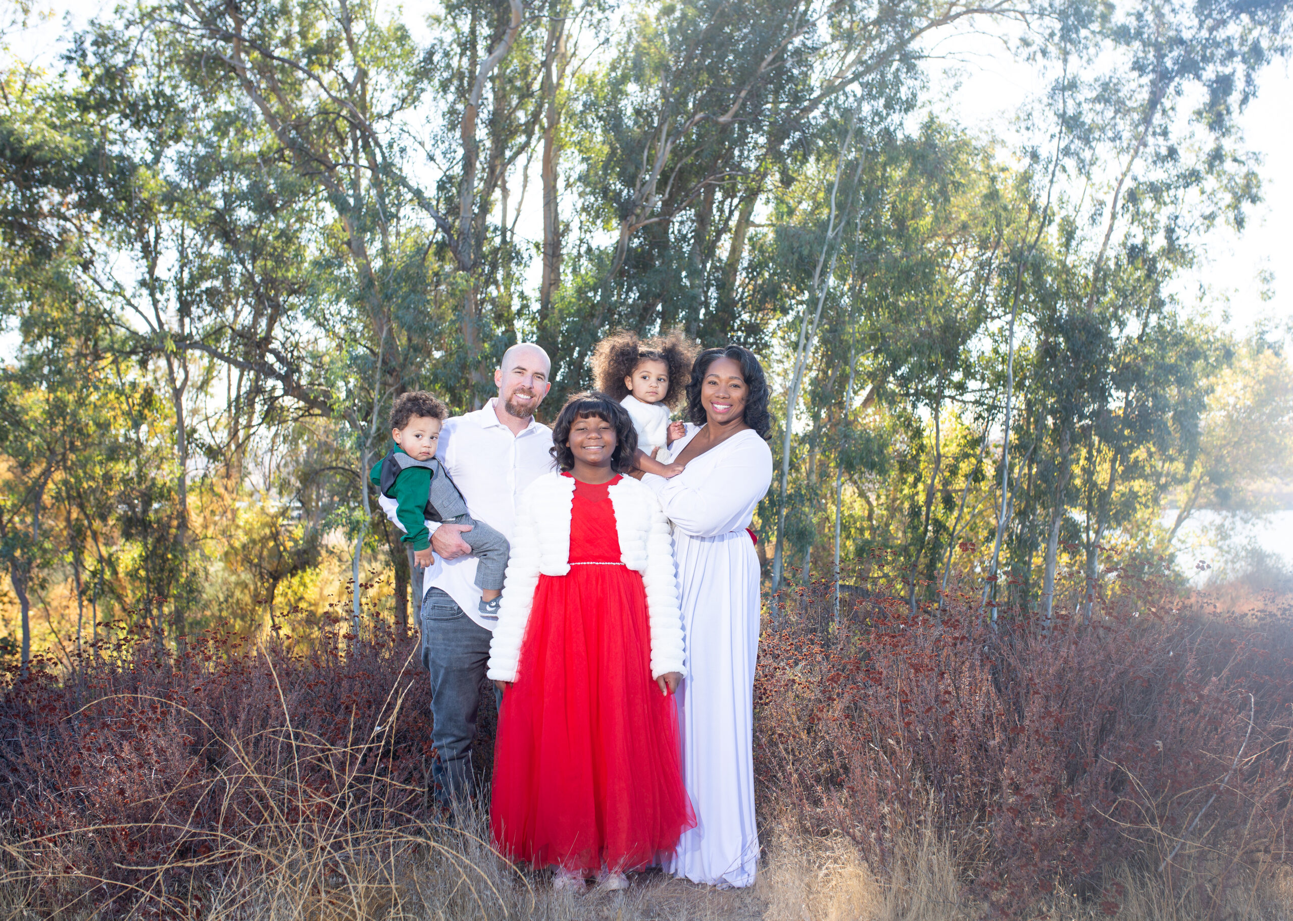 How to Plan the Perfect Family Photo Session (Without Losing Your Mind!)