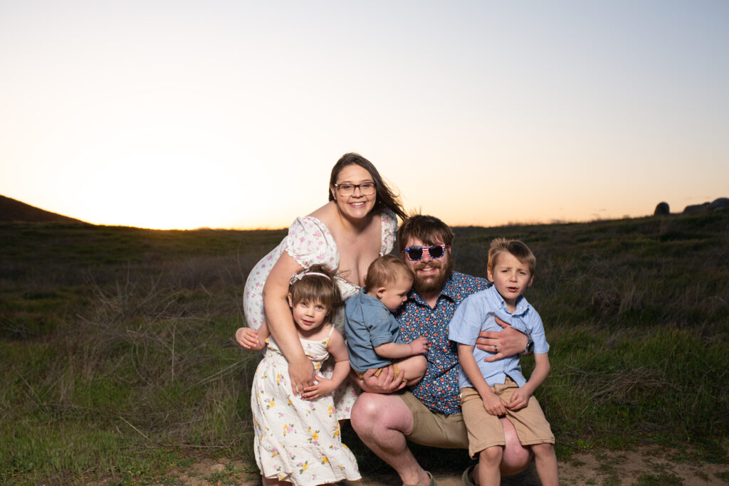 #FamilyPhotos #FamilyPhotographer #HemetCA #MomLife #FamilyPortraits #StressFreeSessions #SoCalFamilies #kidfriendly #riversidephotographer 