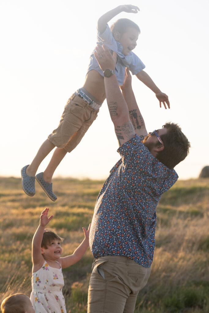 #FamilyPhotos #FamilyPhotographer #HemetCA #MomLife #FamilyPortraits #StressFreeSessions #SoCalFamilies #kidfriendly #riversidephotographer 